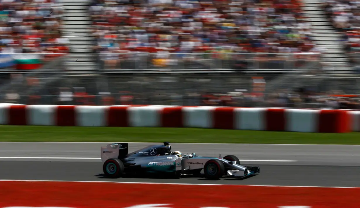 Meski memulai balapan dari posisi kedua, pembalap Mercedes Formula Satu, Lewis Hamilton gagal meraih tempat di podium GP Kanada di Sirkuit Gilles Villeneuve, Montreal, (8/6/2014). (REUTERS/Chris Wattie)