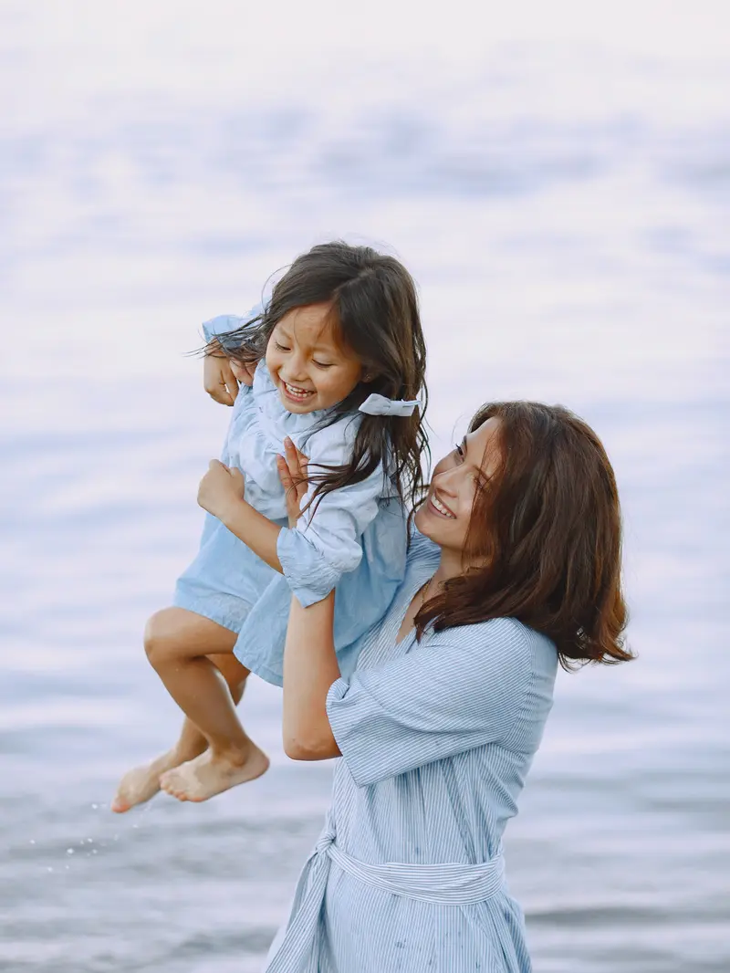 ibu dan anak bahagia