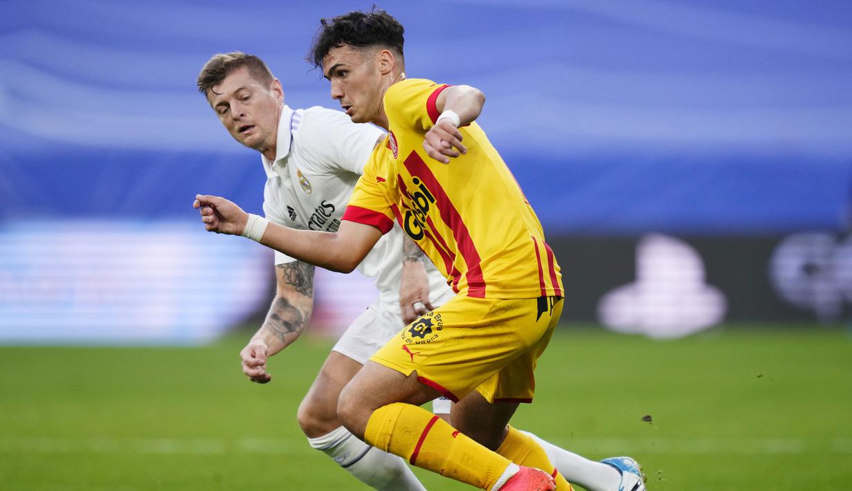 Gelandang asal Jerman itu diusir wasit Mario Melero pada menit ke-90 usai mendapat kartu kuning kedua. (AP/Jose Breton)