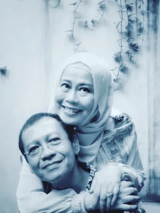 Dewi Yull dan Suami (Instagram/dewiyullofficial)