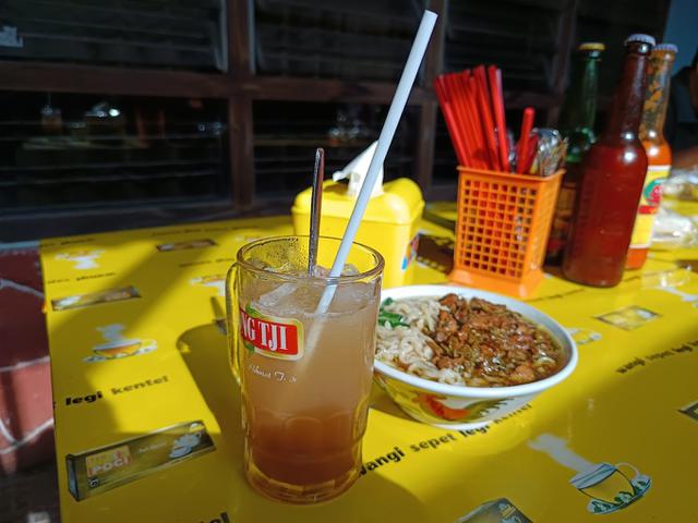 1. Mie Ayam & Es Asem