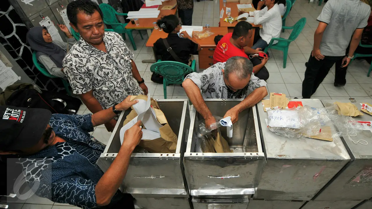 20151211-Depok Mulai Gelar Rekapitulasi Suara Pilkada 2015