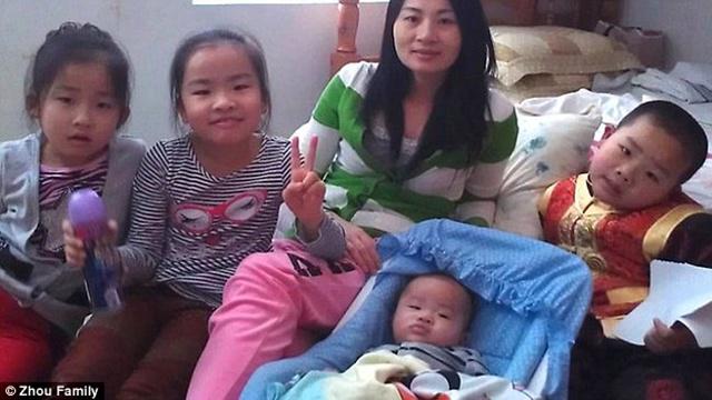 Istri sepupu Mingdong dan empat anaknya | Photo: Copyright asiantown.net 