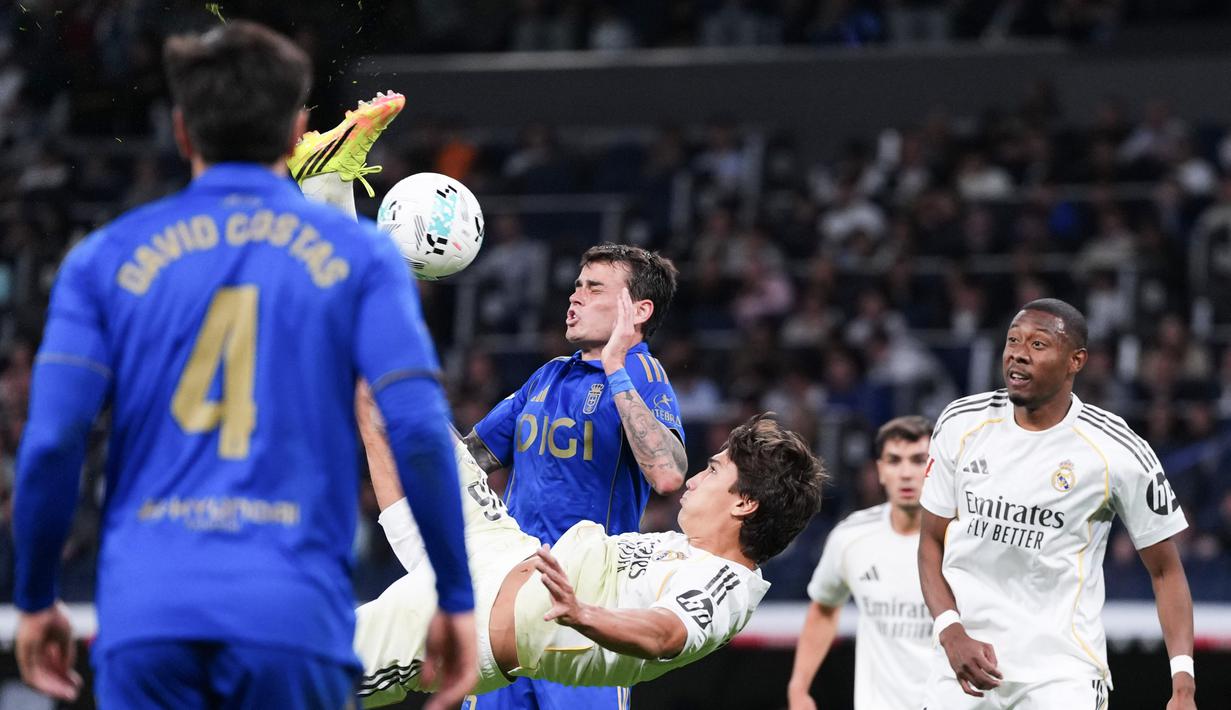 Gonzalo Garcia membuka keunggulan Madrid menjelang turun minum lewat aksi pada menit ke-44. (AP Photo/Manu Fernandez)