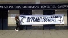 Sophie Rose, presenter cantik Chelsea Fans TV meledek rival sekotanya Tottenham Hotspur yang gagal menang atas The Blues dan gagal juga merebut trofi Premier League dari sang poemuncak klasemen Leicester City.