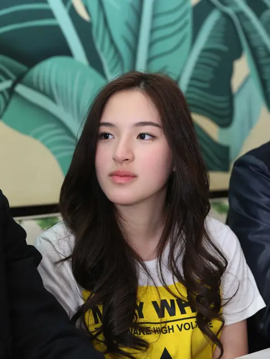 Film remaja dengan tema komedi ini akan bercerita tentang May, seorang gadis penyendiri yang punya gejala aneh yaitu tubuhnya bisa memberikan sengatan listrik saat detak jantungnya meningkat. (Nurwahyunan/Bintang.com)