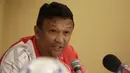 Pelatih Singapura U-22, Fandi Ahmad, memberikan keterangan pers di Hotel Century Park, Manila, Minggu (24/11). Cabang sepak bola SEA Games 2019 akan mulai bertanding Senin (25/11). (Bola.com/M Iqbal Ichsan)