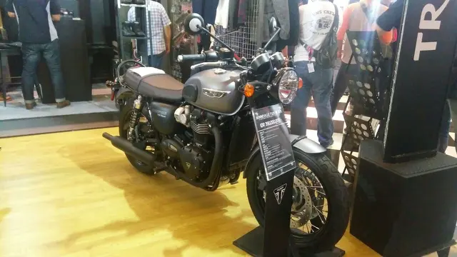 Triumph Bonneville T120 Black