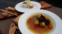 Ayam kurma herbal. (dok. Aston Pandanaran Inn Semarang/Dinny Mutiah)