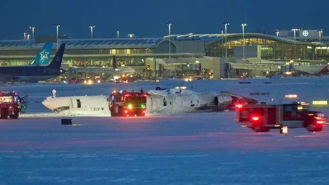 Pesawat Delta Airlines Terbalik di Bandara Toronto Kanada