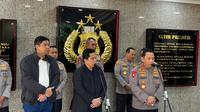 Ketua SC Piala Presiden 2024 Maruarar Sirait bersama Ketum PSSI Erick Thohir dan Kapolri Jenderal Listyo Sigit Prabowo. (Liputan6.com/Nanda Perdana Putra)
