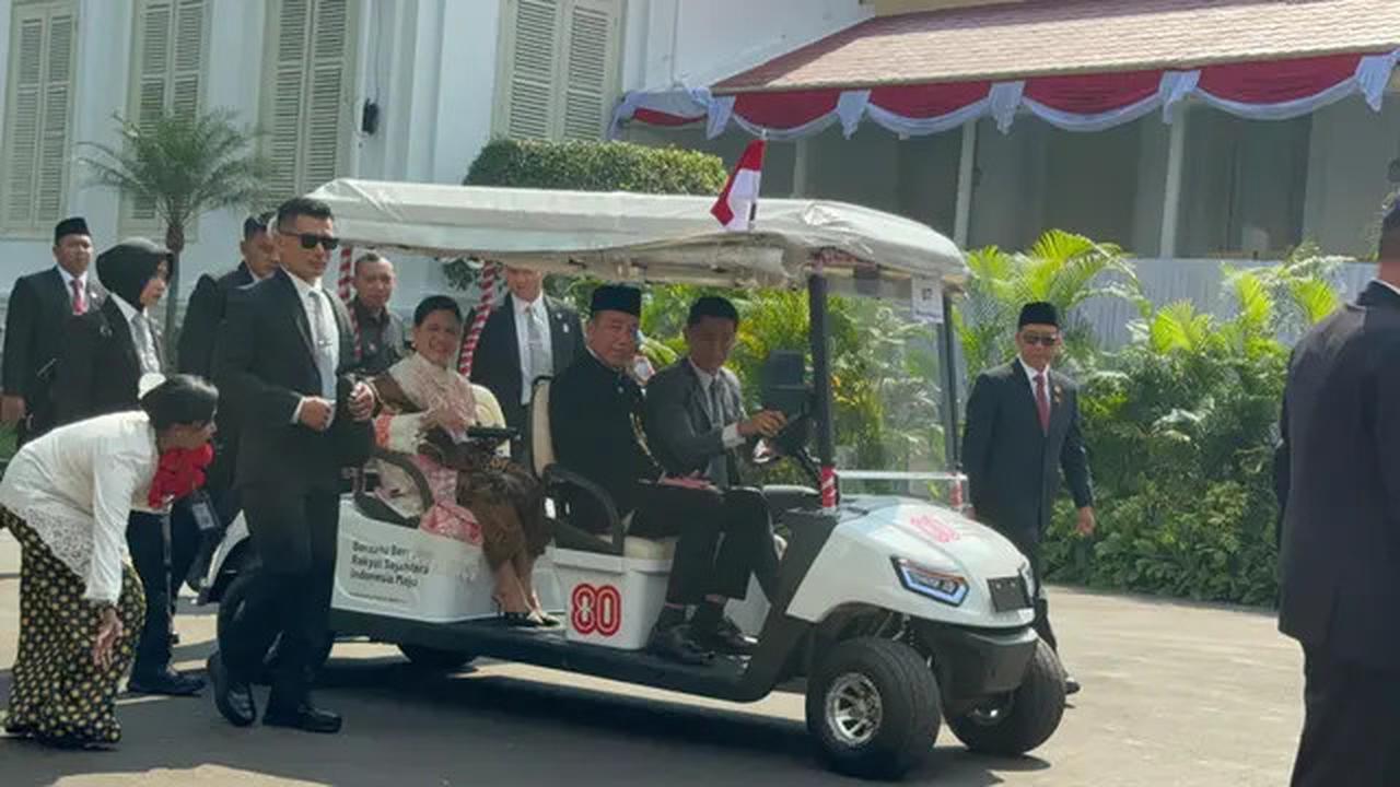 Hadiri HUT ke-80 RI, Jokowi, Ma'ruf, dan JK Tersenyum Serta Lambaikan Tangan