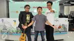 Finalis standup komedi Torabika Capucino Cool Expresion (ki-ka) Panca Warna, Bayu Agung, Falah Akbar berada di kantor Liputan6.com SCTV Tower, Jakarta, (3/6). Jelang babak final, tiga finalis stand up berlatih di kantor SCTV. (Liputan6.com/Yoppy renato)