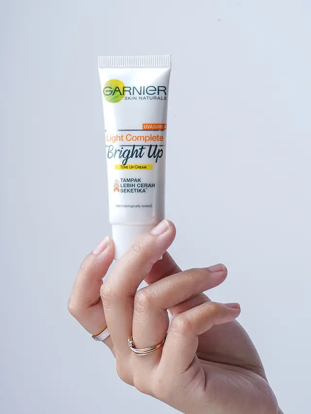 Tekstur krim dari Garnier Bright Up Tone Up