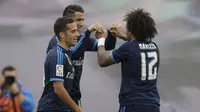 Penyerang Real Madrid Cristiano Ronaldo bersama rekannya, Marcelo dan Lucas Vazquez, merayakan gol ke gawang Celta Vigo dalam lanjutan La Liga Spanyol, Sabtu (24/10/2015). (Liputan6.com/ REUTERS/Miguel Vidal)