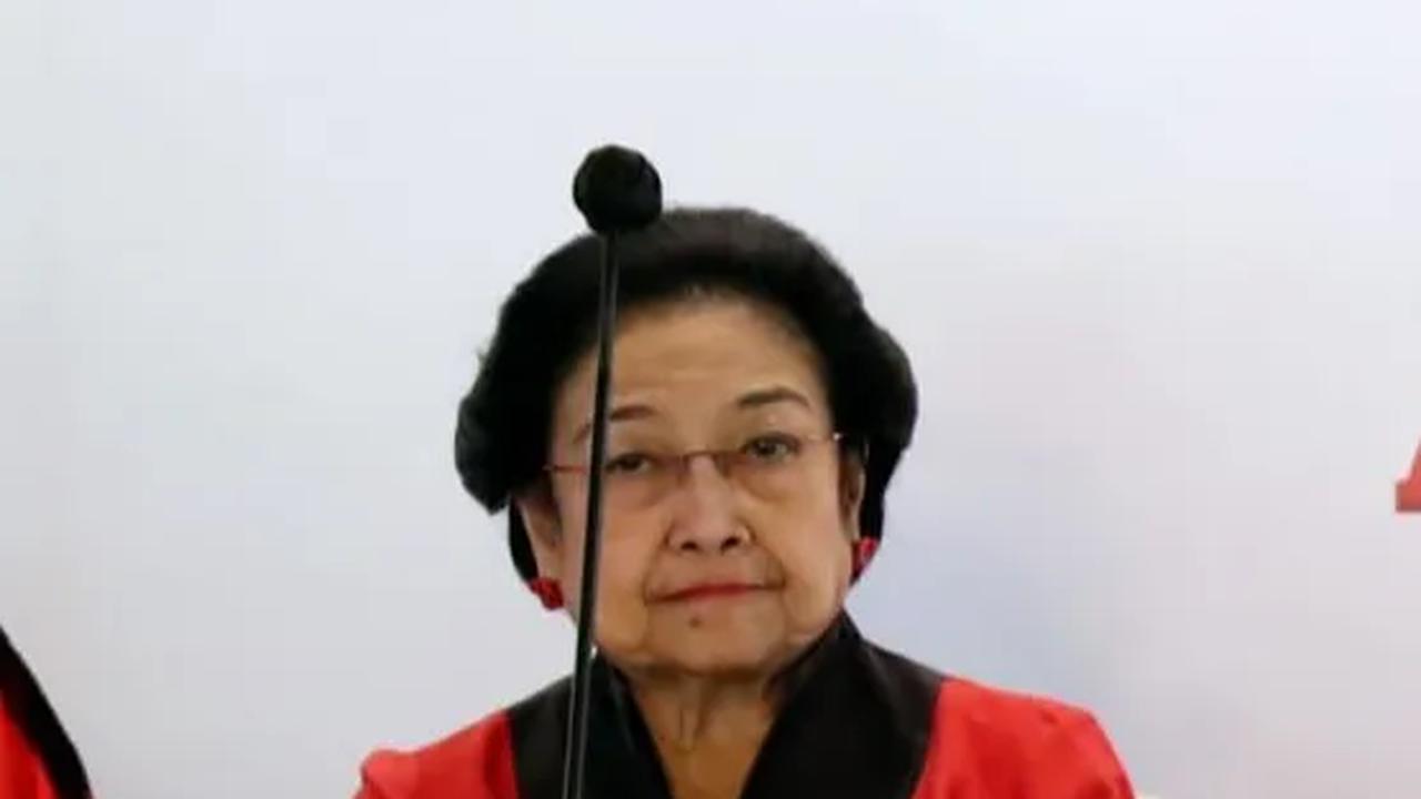 Ya, gadis kecil berponi ini adalah Diah Permata Megawati Setiawati Soekarnoputri atau akrab dengan panggilan Megawati Soekarnoputri.<br>