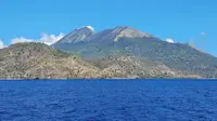 Gunung Uyelewun atau Ili Uyelewun di NTT. (Dok: Instagram @lembatasejauhmatamemandang)