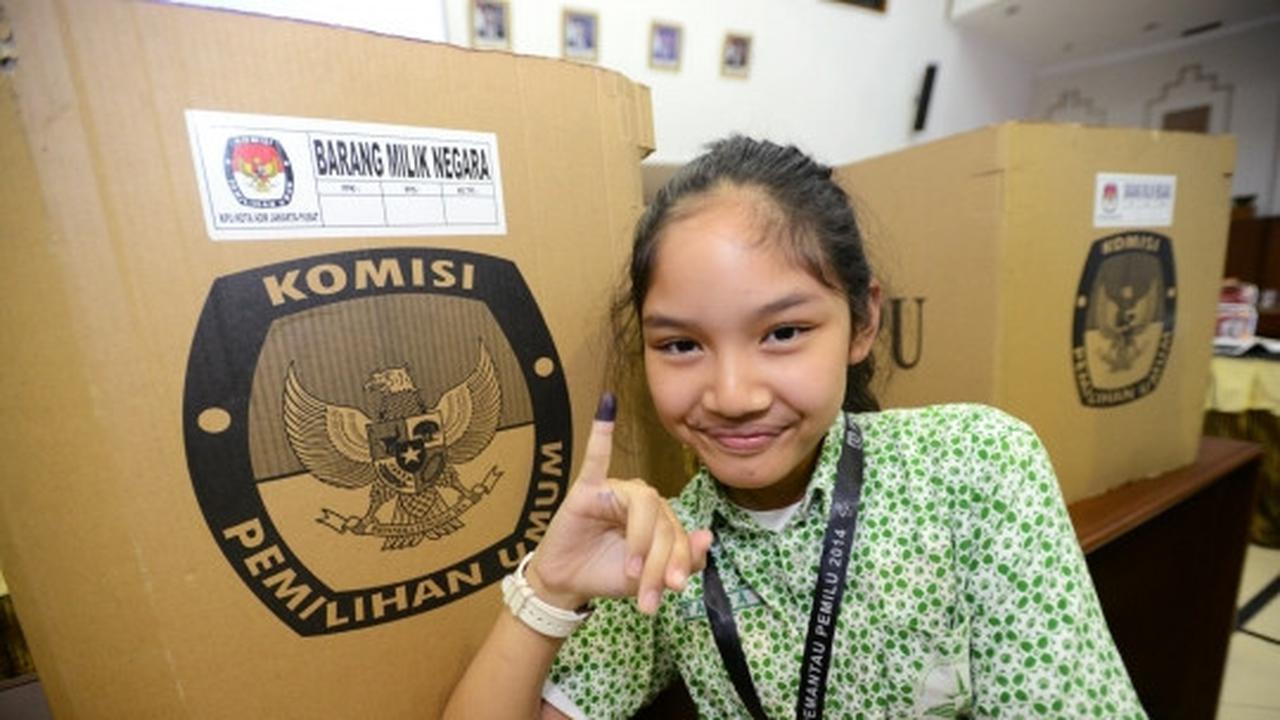 Antusiasme siswa SD laksanakan simulasi Pemilu di Gedung KPU
