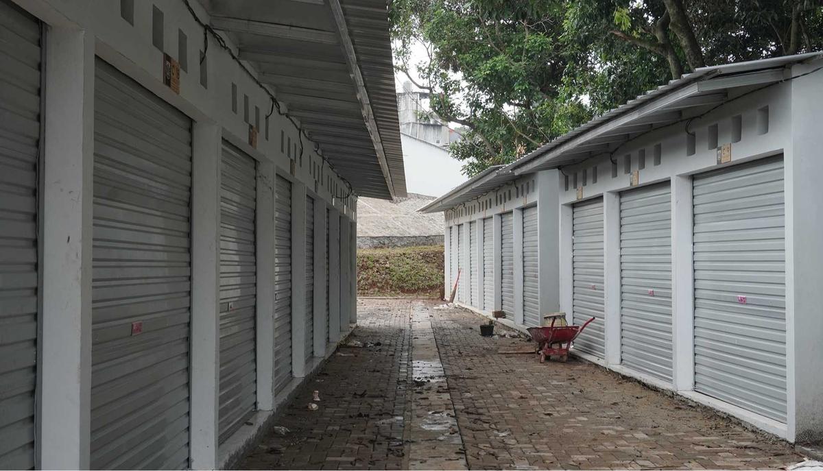 FOTO: Pasar Relokasi Pedagang Pasar Barito di Lenteng Agung masih Sepi