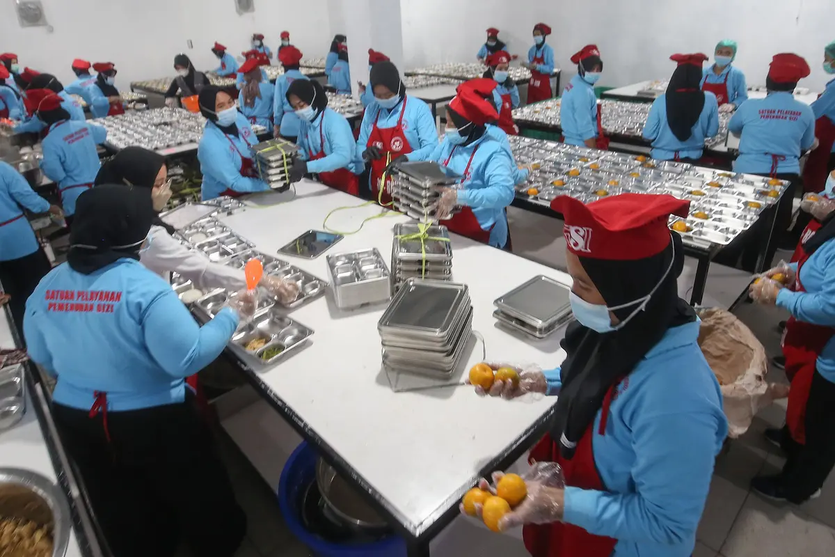 Melihat Kesibukan Dapur Penyedia dan Penyuplai Makan Bergizi Gratis