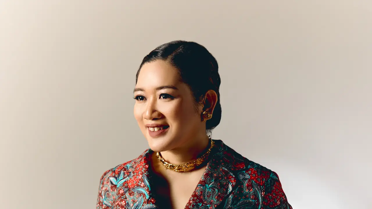 Lika-Liku Amanda Hartanto Jaga Eksklusivitas Batik Lewat Busana Modern