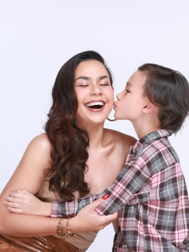 Potret Melaney Ricardo dan Anak-anaknya (credit: https://www.instagram.com/melaney_ricardo/ dan https://www.instagram.com/musefoto/)
