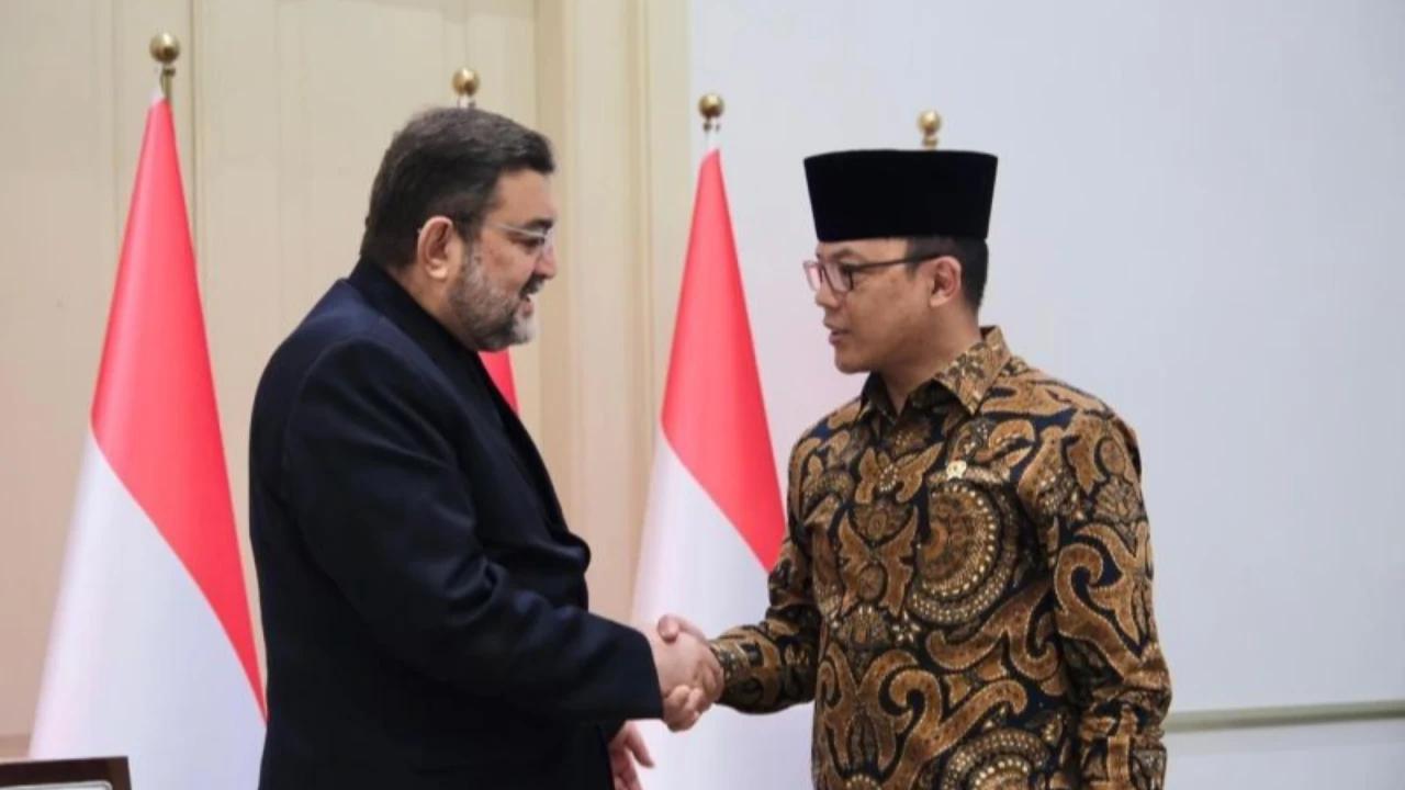 Ali Khamenei Wafat, Menlu Sugiono Serahkan Surat Duka Cita Resmi kepada Dubes Iran
