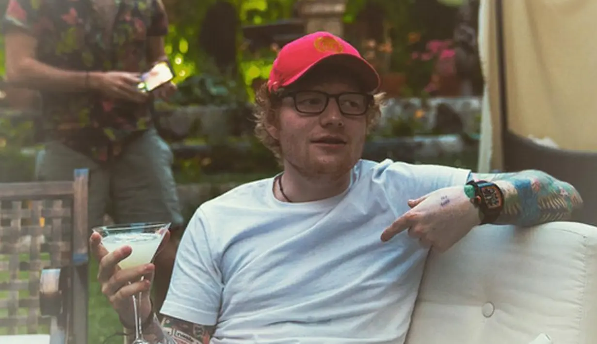 Kabar soal kecelakaan yang dialami Ed Sheeran ini diketahui lewat akun media sosial milik penyanyi ini. Ia menuliskan sebuah kabar mengenai kondisinya saat ini, pasca kecelakaan yang ia alami. (Instagram/teddysphotos)