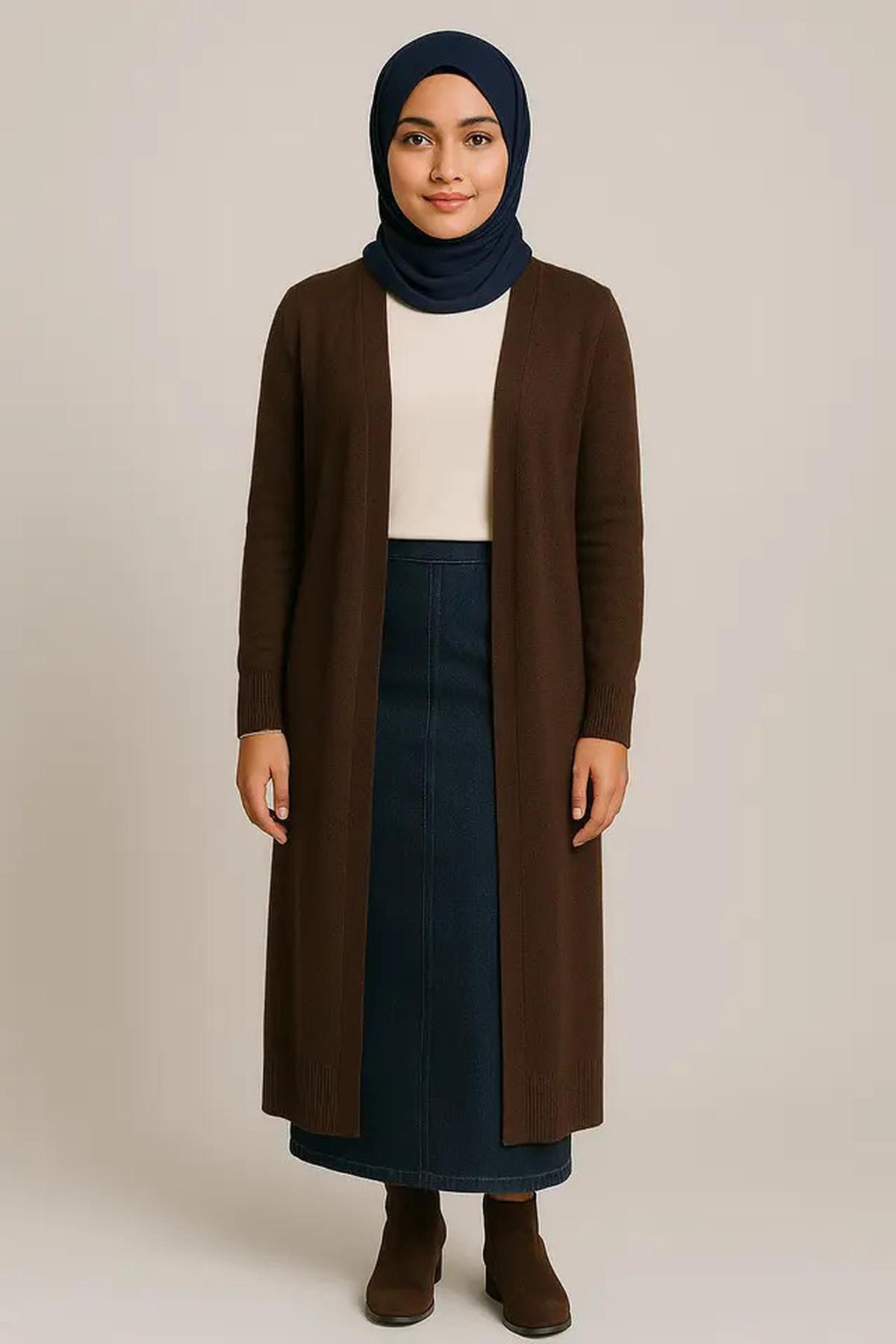 7 Referensi Outfit Rok Jeans Hijab yang Timeless, Tampil Trendy Sepanjang Masa