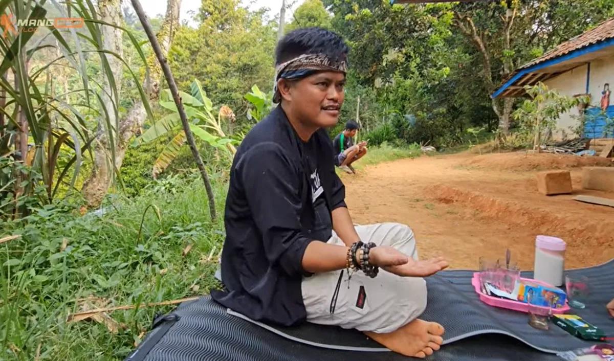 Encuy sudah mulai memiliki pengalaman. Dia pun mulai memberanikan untuk ikut casting. Dia ingat saat pertama kali mendapat kontrak pertama.