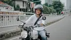 Prisia Nasution bisa dibilang salah satu aktris yang begitu lekat dengan image tangguh. Sejumlah peran wanita pemberani kerap jatuh ke tangannya. Kini, ia makin tunjukkan diri sebagai pribadi tangguh, Prisia Nasution pun kerap pergi touring mengenakan motor gede atau moge. (Liputan6.com/IG/@prisia)