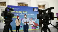Gubernur Jawa Barat Ridwan Kamil memberi keterangan pers usai Rapat Komite Percepatan Penanganan COVID-19 dan Pemulihan Ekonomi Daerah secara virtual dari Gedung Pakuan, Kota Bandung, Senin (21/6/2020). (Foto: Yogi P/Biro Adpim Jabar).