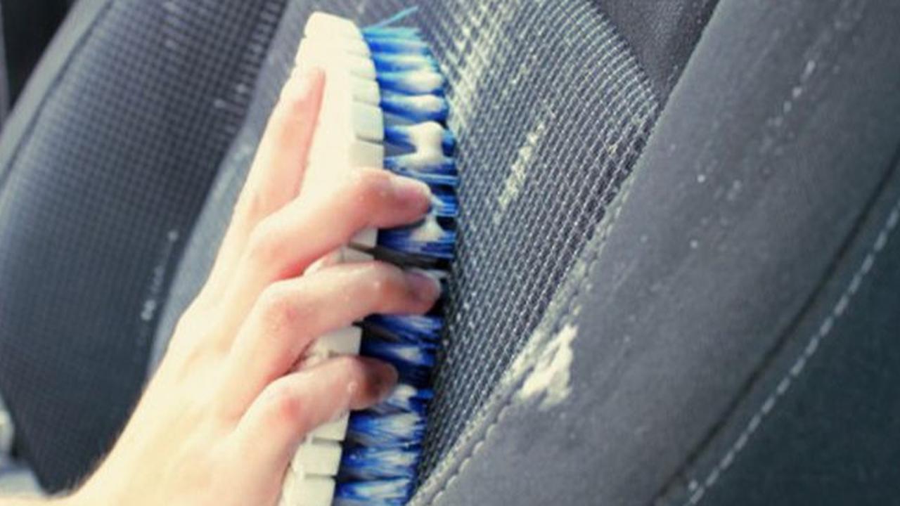 Metode Efektif Menghilangkan Noda dari Jok Fabric Mobil