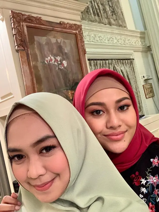 Gaya Aurel Hermansyah Dalam Balutan Hijab (sumber: instagram/aurelie.hermansyah)