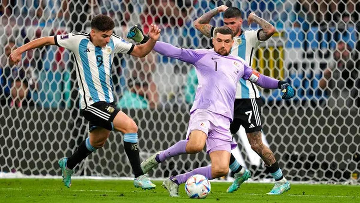 Ngeri! Jelang Hadapi Timnas Indonesia, Kiper Australia Catatkan 6 Saves, Clean Sheet, dan Bawa RC Lens Menang di Kandang Marseille
