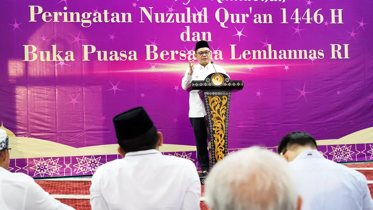 Gubernur Lembaga Ketahanan Nasional Republik Indonesia (Lemhannas RI) Ace Hasan Syadzily memimpin acara peringatan Nuzulul Quran yang digelar di Masjid Sudirman Lemhannas RI, Kamis (19/3/2025) (Istimewa)