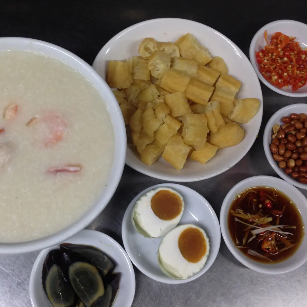 Kuliner Malam Jumat: Semangkuk Bubur Kwang Tung yang Hangatkan Malam dan  Perut - Lifestyle Liputan6.com