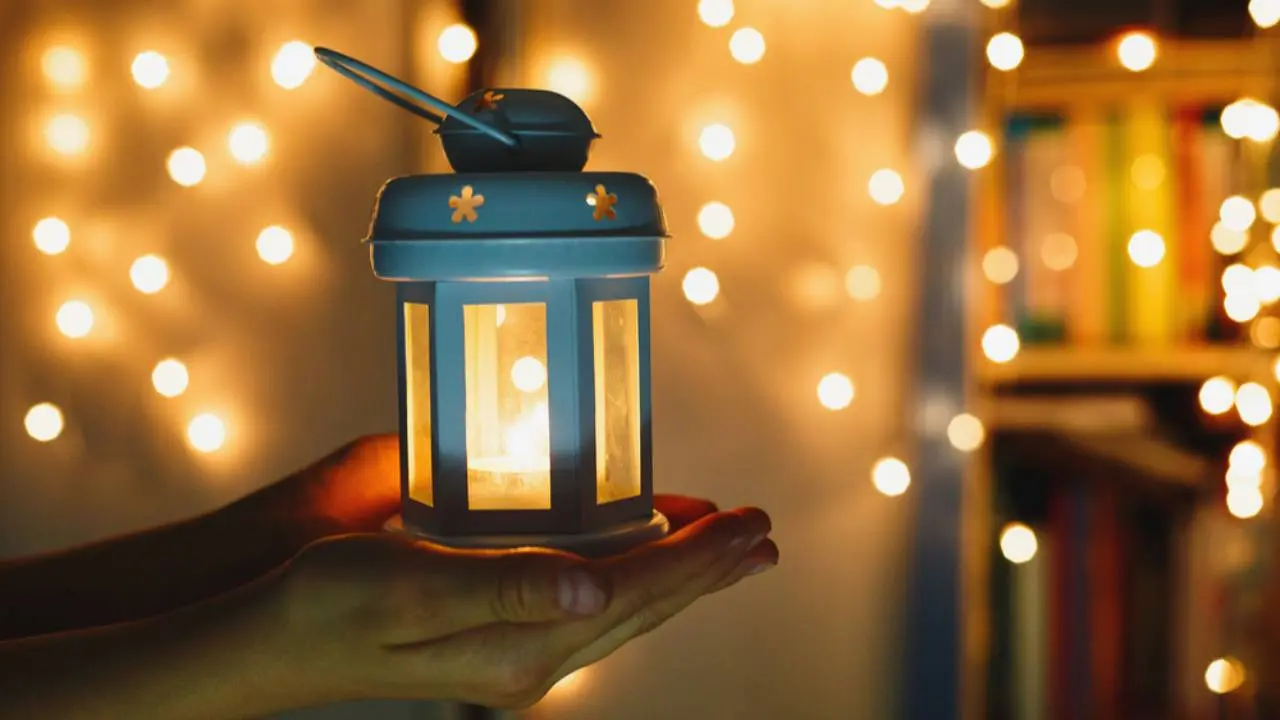 Ilustrasi lampu tidur lucu.