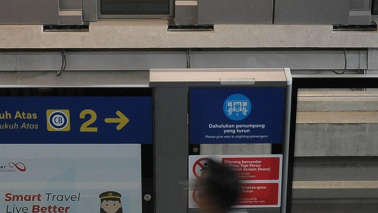 Stasiun-stasiun tersebut terdiri dari Stasiun Dukuh Atas, Setiabudi, Rasuna Said, Kuningan, Pancoran, Cikoko, Ciliwung, Cawang, TMII, Kampung Rambutan, Ciracas, Harjamukti, Halim, Jatibening Baru, Cikunir I, Cikunir II, Bekasi Barat, dan Jati Mulya.