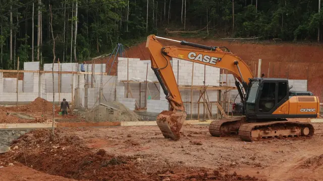 Pensiun dari Kapolri, Idham Aziz membangun gedung sekolah dasar baru di Kabupaten Konawe.(Liputan6.com/Ahmad Akbar Fua)
