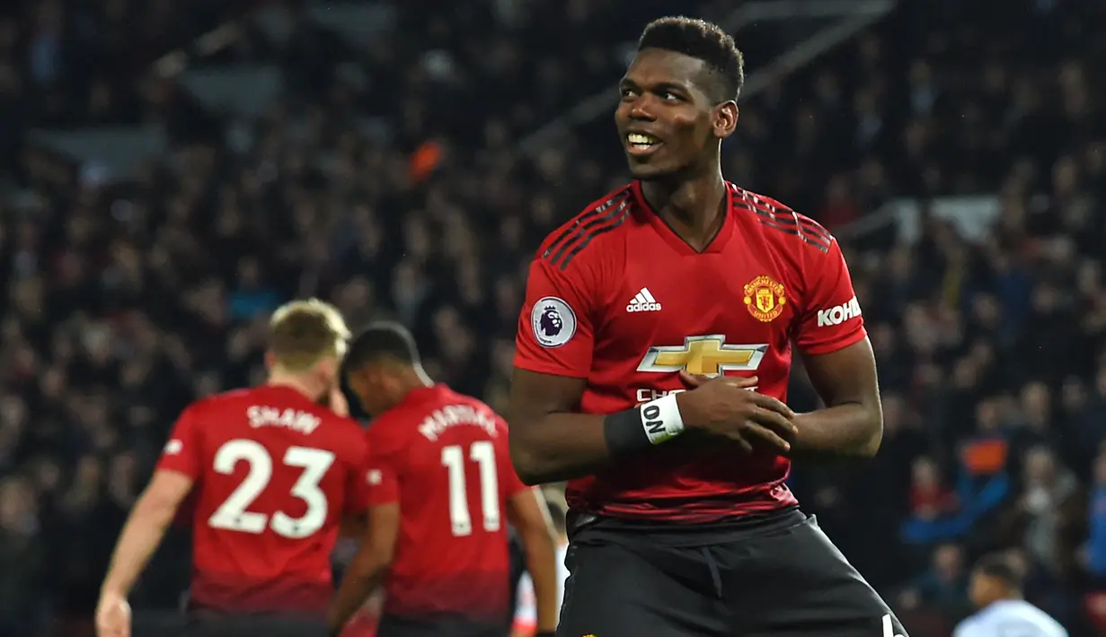 Paul Pogba. Gelandang Prancis berusia 28 tahun yang kontraknya bersama Manchester United akan berakhir pada akhir musim 2021/2022 ini menjadi top skor MU di musim 2018/2019. Ia mampu mencetak 13 gol dan 9 assist dari 35 laga di Liga Inggris.(AFP/Paul Ellis)