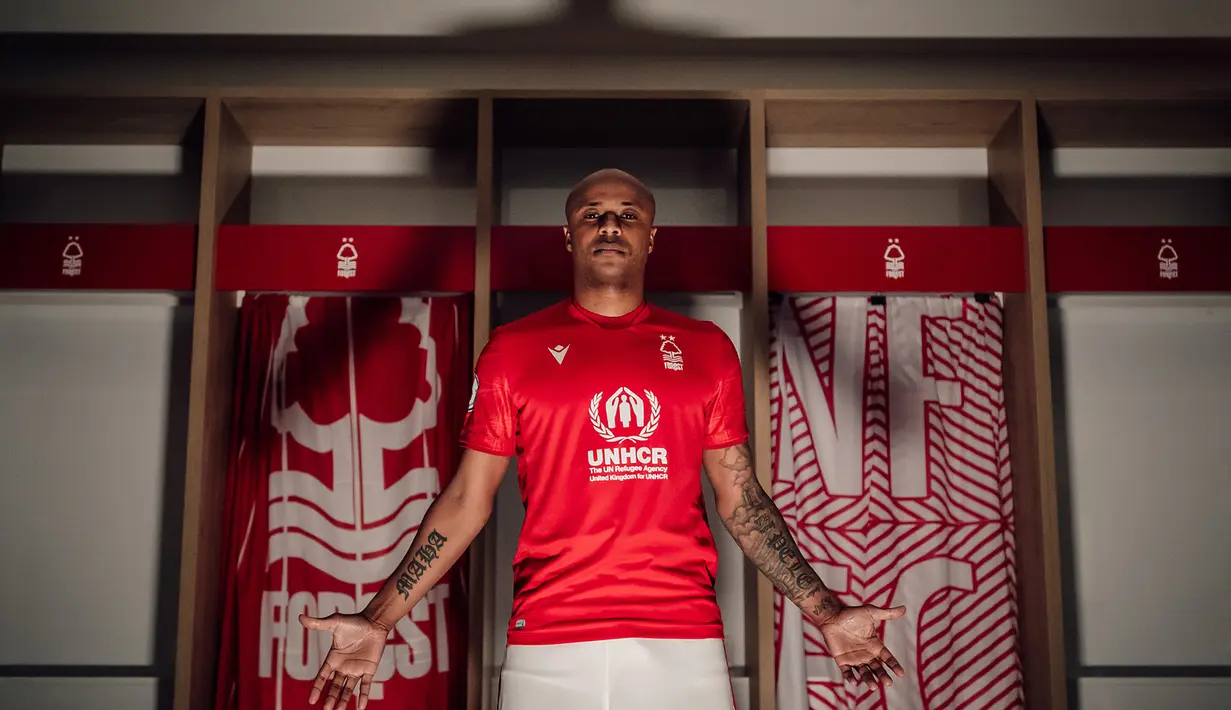 Andre Ayew saat diperkenalkan sebagai rekrutan anyar Nottingham Forest di City Ground, Nottingham (3/2/2023). Pemain asal Ghana ini baru saja didatangkan pada bursa transfer Januari 2023 setelah sempat berstatus tanpa klub usai meninggalkan Al-Sadd SC. Ia hanya dikontrak selama 6 bulan hingga Juni 2023. Di Liga Inggris 2022/2023 ia telah bermain dalam 3 laga. (nottingthamforest.co.uk)