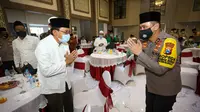 Kapolda Jawa Timur (Jatim) Irjen Pol M Fadil Imran menggelar acara silaturahmi dengan sejumlah kyai khos atau ulama NU se-Jatim. (Foto: Liputan6.com/Dian Kurniawan)