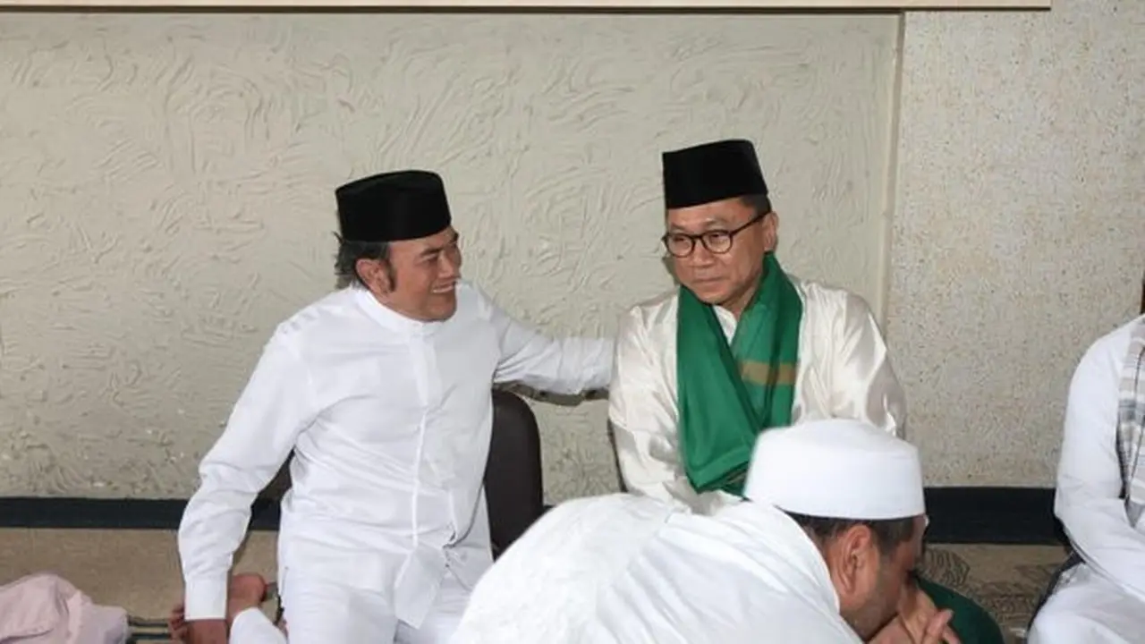 Ketua MPR Zulkifli Hasan bersama Raja Dangdut Rhoma Irama bersilaturrahmi ke Pondok Pesantren Sidogiri Pasuruan. (Istimewa)