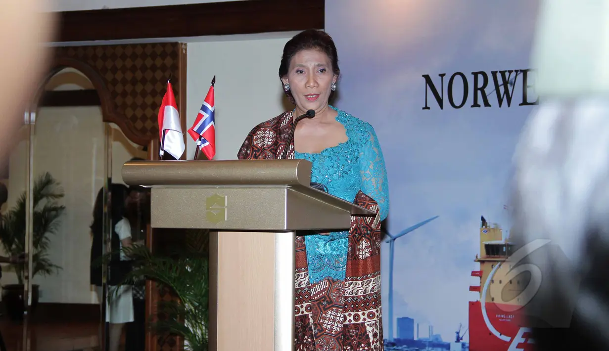 Menteri Kelautan dan Perikanan Susi Pudjiastuti memberikan kata sambutan usai penandatangan kerjasama dengan Norwegia dalam bidang kelautan dan perikanan di Jakarta, Selasa (14/4/2015). (Liputan6.com/Helmi Afandi)