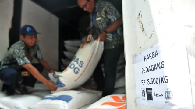 Peluncuran Operasi Pasar di Pasar Induk Cipinang