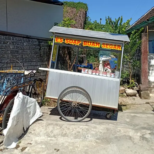 6 Tulisan di Gerobak Minuman Ini Kreatif Tapi Kocak, Bikin Gagal Paham