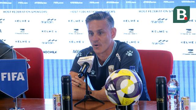 Foto: Elkan Baggott Dampingi John Herdman dalam Konferensi Pers Timnas Indonesia Jelang FIFA Series 2026