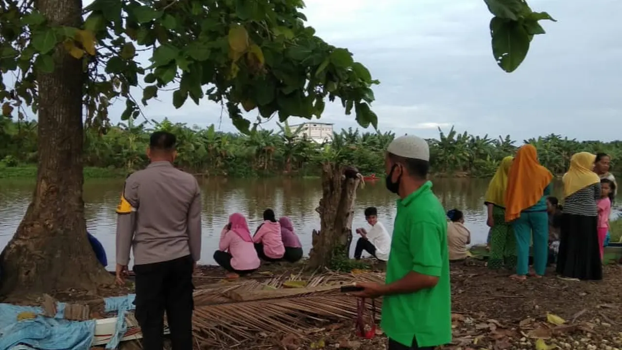Warga diterkam buaya
