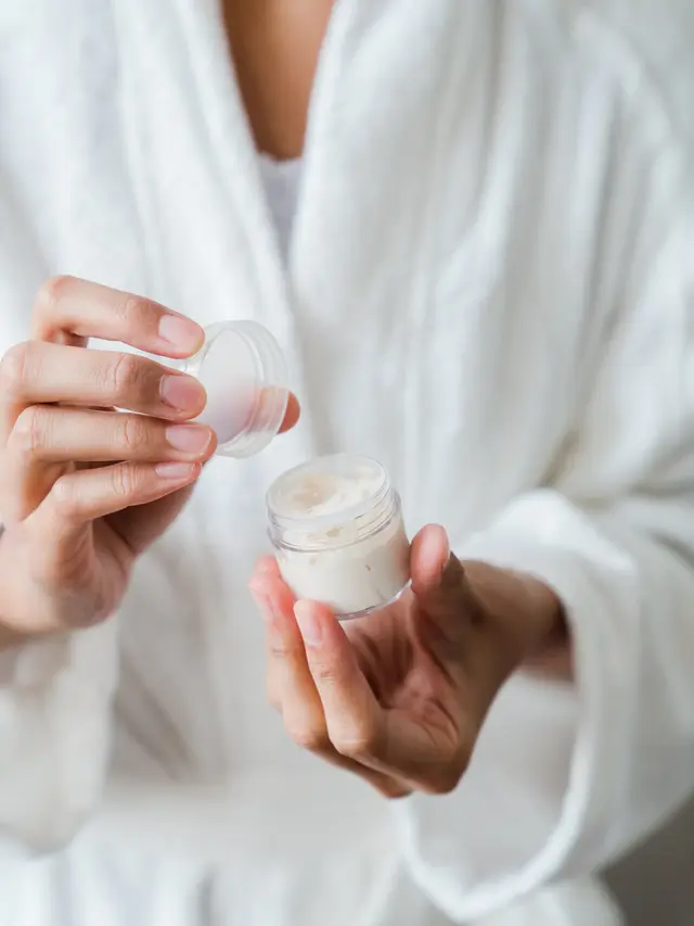 7 Ritual Malam Hari agar Wajah Glowing saat Bangun Tidur